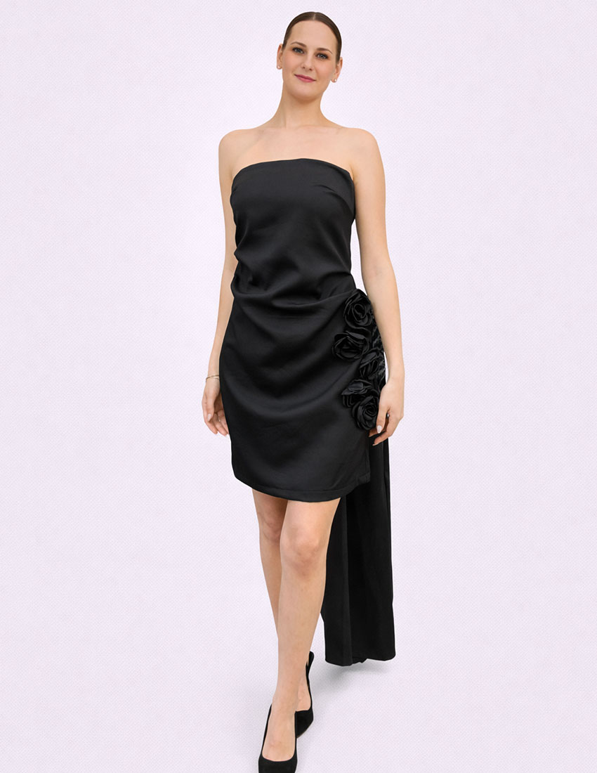VESTIDO STRAPLES NEGRO CON FLORES COSTADO