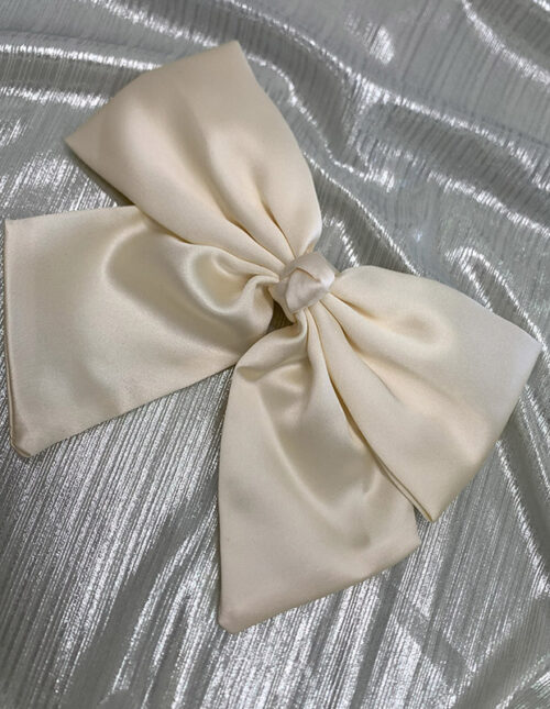 Moño satin, beige con broche