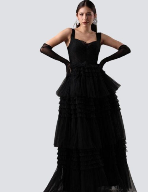 Vestido negro, corsette en tul y olanes