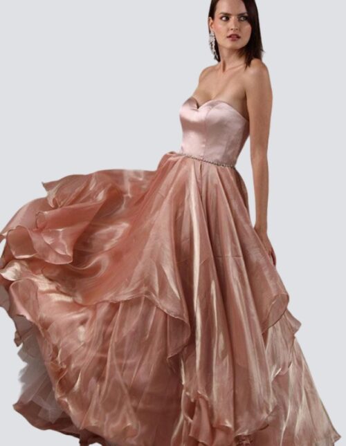 Vestido tafeta y organza, rosa palo con cristales bordados en cintura