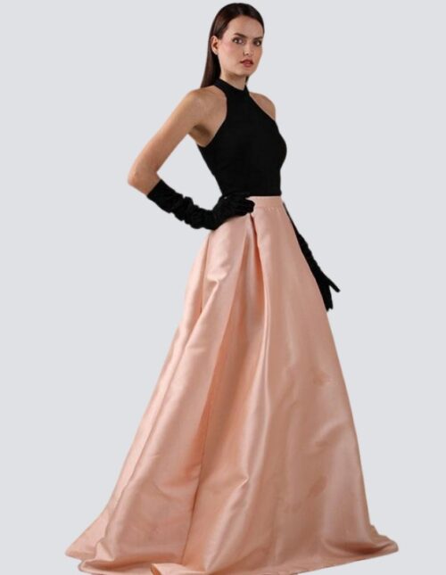 Vestido corte halter negro arriba y falda amplia color peach en tafeta satinada