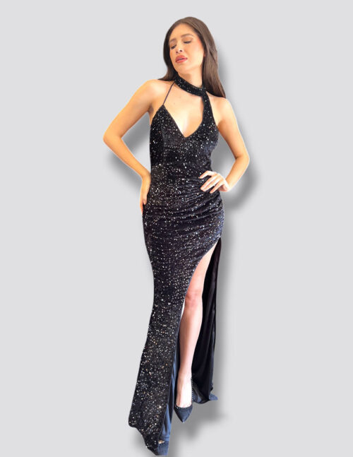 Vestido negro bordado lentejuelas, ajustado al cuerpo, escote en V y diseño en el cuello