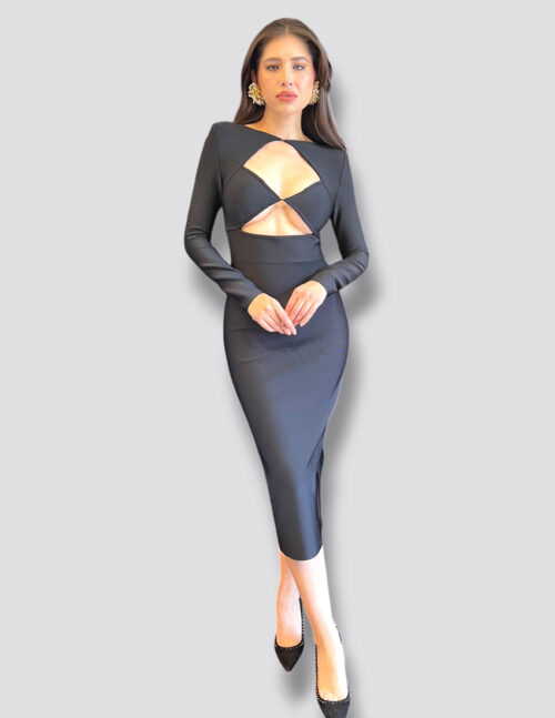 Vestido negro, ajustado al cuerpo, manga larga y cut out en cintura