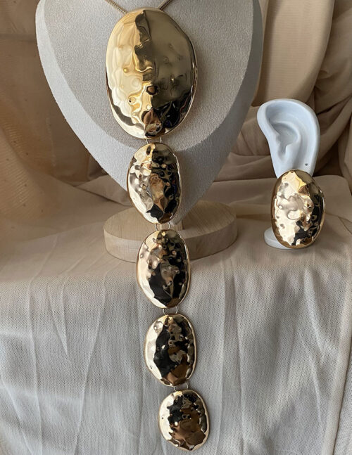 Set de Maxi collar largo metalico dorado y aretes