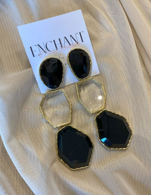 Aretes diseño geometrico, cuentas de acrílico negro y transparente