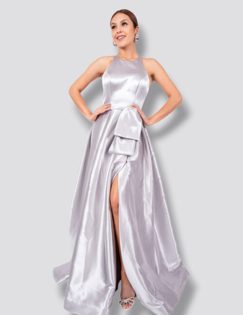 Vestido corte princesa en halter color plata escote en espalda