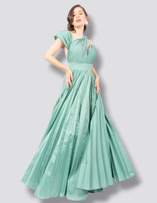Vestido de importación turco, diseño asimetrico en escote, color menta en tafeta satinada plisada