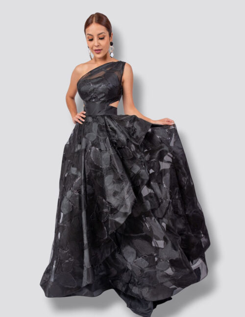 Vestido de importación, negro diseño de un hombro y abertura en un costado, floral print