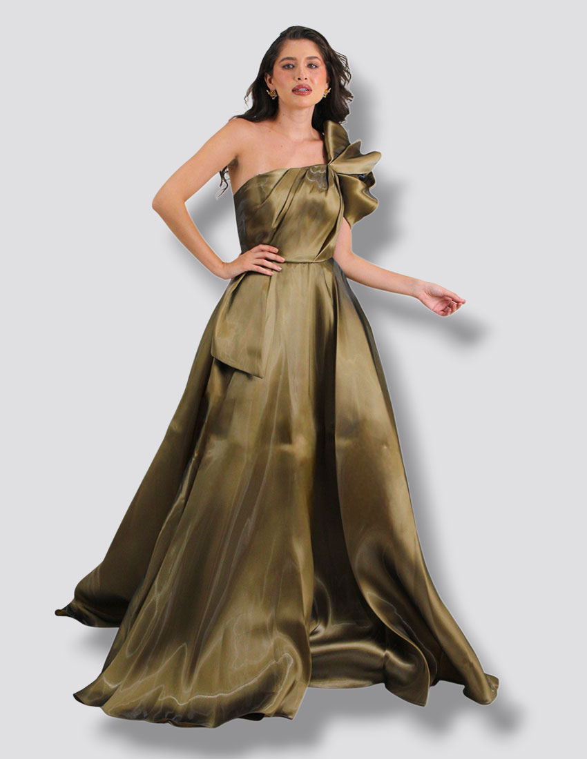 Vestido color antique gold, diseño un hombro, corte princesa