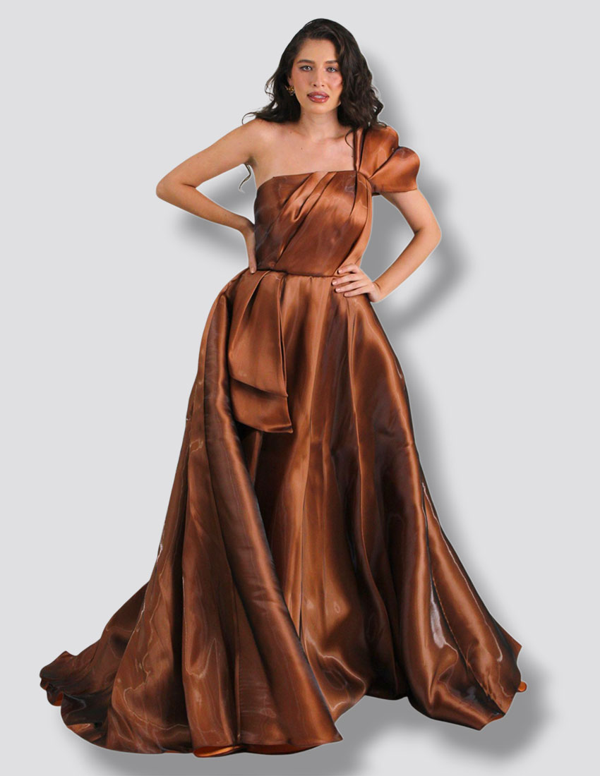 Vestido color gold brown, diseño un hombro, corte princesa