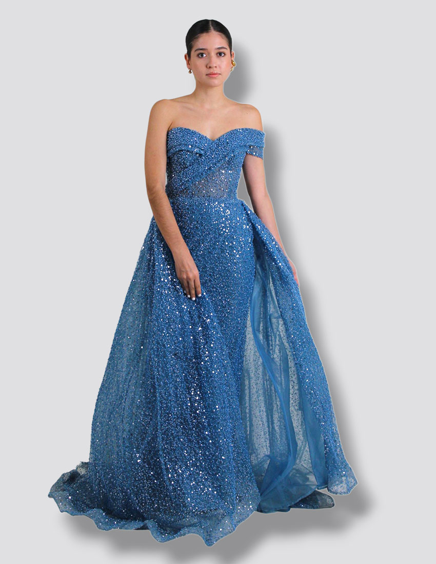 Vestido blue cornflower, ajustado al cuerpo, bordado en lentejuela y amplia cauda bordada en lentejuela.