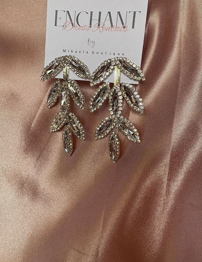 Aretes largos diseño hojas en imitacion diamante e incrustaciones de cristal