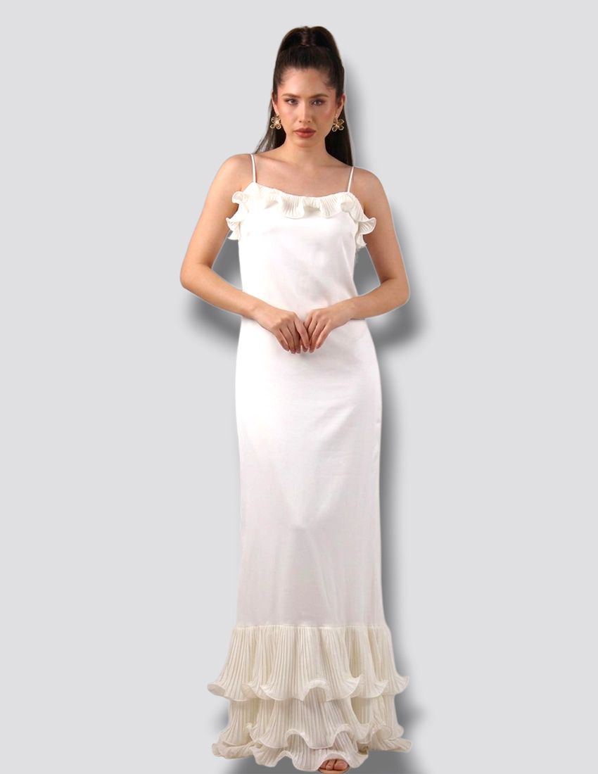Vestido color marfil largo con detalles de volantes y escote en espalda