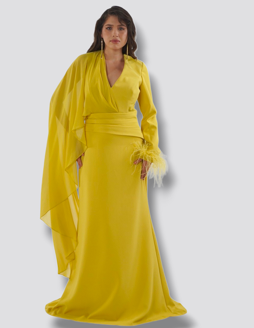 Vestido amarillo, escote en V cruzado, diseño sofisticado, asimétrico con manga fluida en tela de gasa