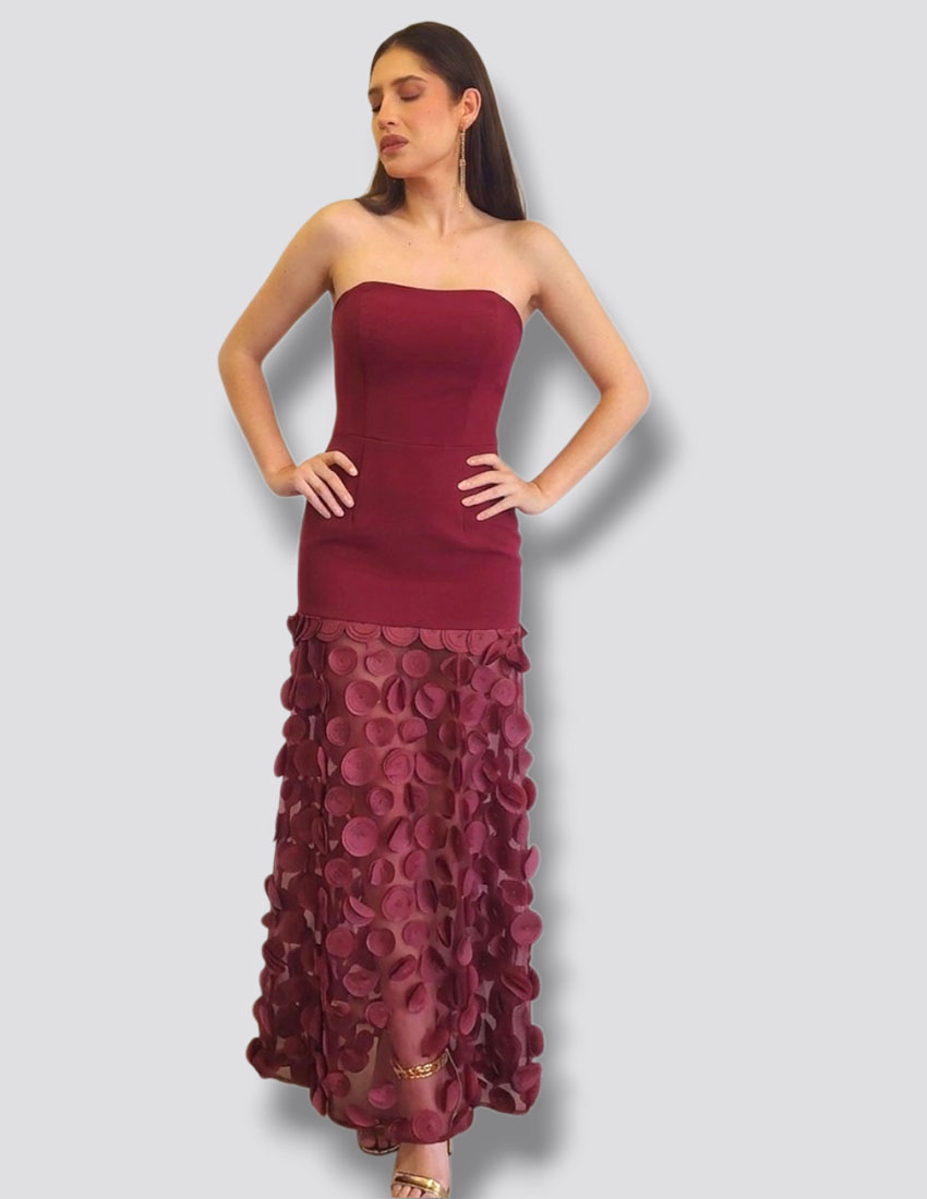 Vestido straple color burgundy diseño en falda de tul y círculos 3d